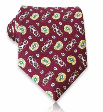 Bordo svilena kravata sa zlatnožutim i zelenim paisley motivima te konjičkim ornamentima