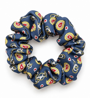 Navy Ruby Paisley tamnoplava svilena gumica za kosu sa zlatnim i crvenim paisley motivima